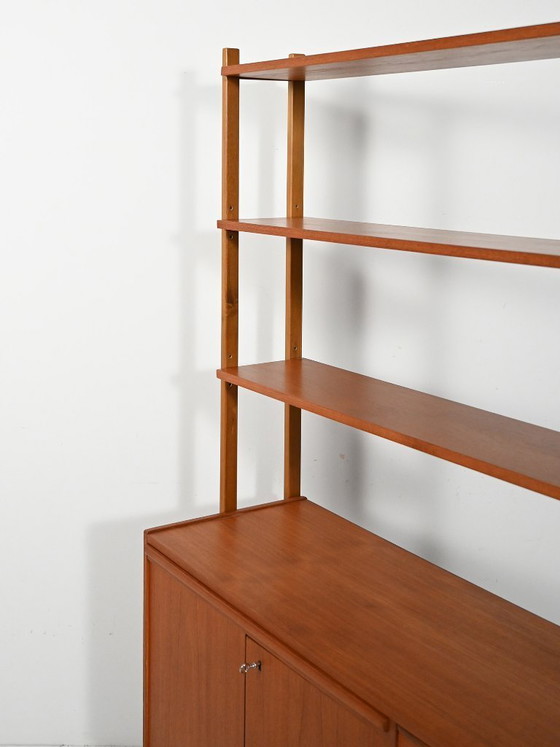 Image 1 of Skandinavisches Teak-Bücherregal mit ausziehbarem Schreibtisch