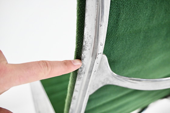 Image 1 of Poltrona verde EA124 di Charles e Ray Eames per Herman Miller, anni &#39;70