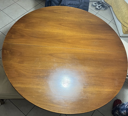 Table en bois et chaises assorties