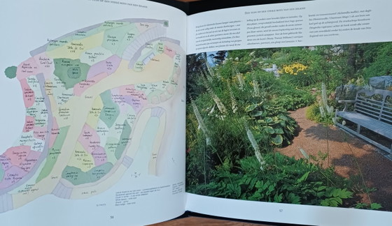 English Garden Library | Cottage Gardens, Cotswolds, Penelope Hobhouse & Christopher Lloyd | 4 Luxury Garden (photo 5 of 10)