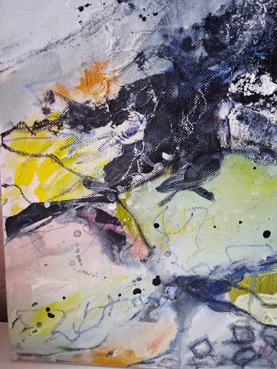 Image 1 of The Eye of the storm,gemengde techniek met veel structuur en collage,gemaakt in acryl,inkt,houtskool,pastel en collage