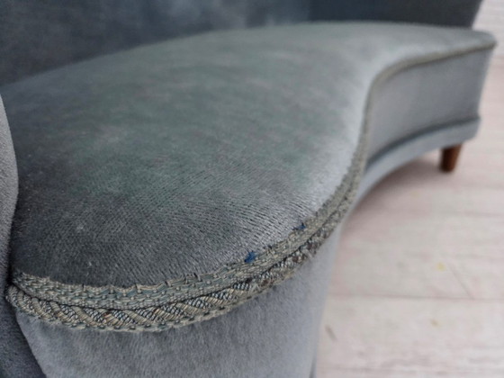 Image 1 of Divano curvo danese a 2 posti, anni '70, rivestimento in velluto blu.