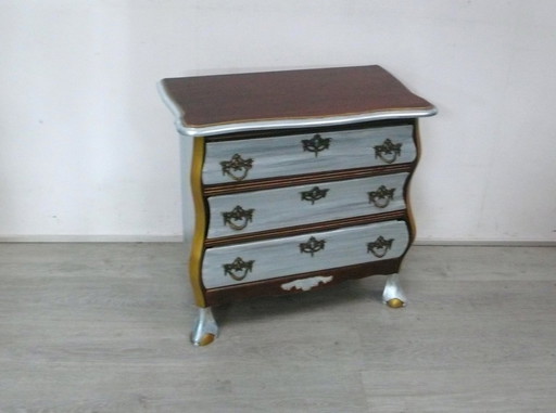 Commode en noyer et bleu glacier métallisé shabby chic, style Chippendale anglais