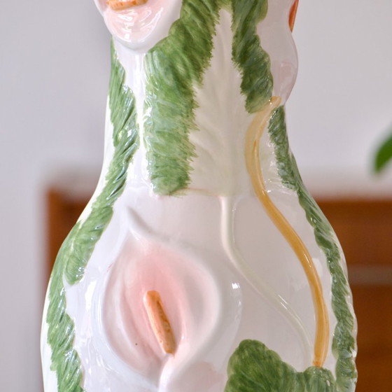 Image 1 of Vaso vintage con giglio di arum dipinto a mano