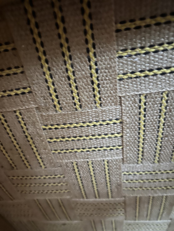 Image 1 of Antiek eiken stoeltje met houtsnijwerk en bekleed met Frans linnen