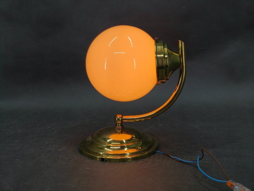 Tsjechische art-deco wandlamp van messing en champagneglas uit de jaren 1930.