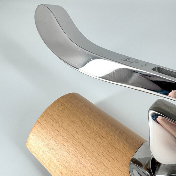 Alessi Scoiattolo Nutcracker – Andrea Branzi, 2010 | Italian Design – Decorative Objects, Metal, Wood (photo 13 of 14)