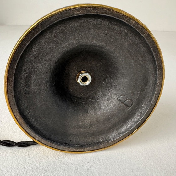 Ancienne lampe à poser en laiton et opaline vintage, Verre, Doré (photo 9 sur 10)