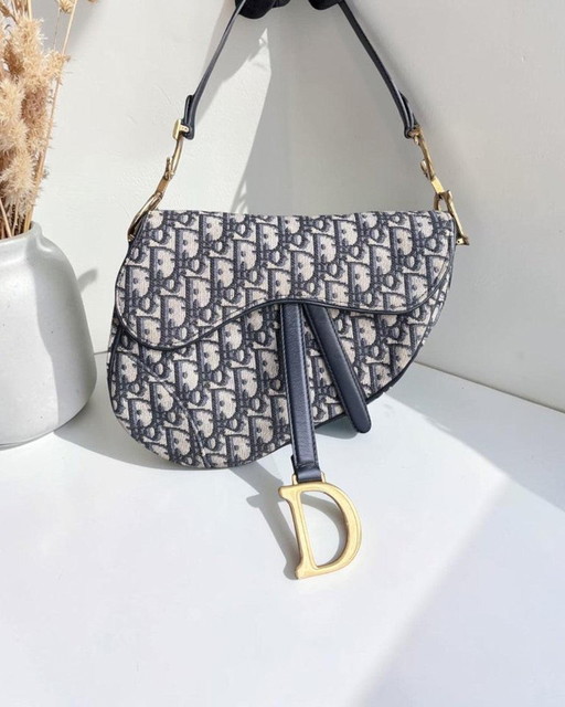DIOR SADDLE MEDIUM - SCHUIN CANVAS MET GOUDEN BESLAG