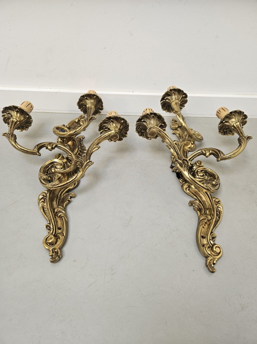 Coppia di esclusive lampade da parete in bronzo in stile Luigi XV, a 3 luci – wandlampen, Bronze (photo 2 of 14)