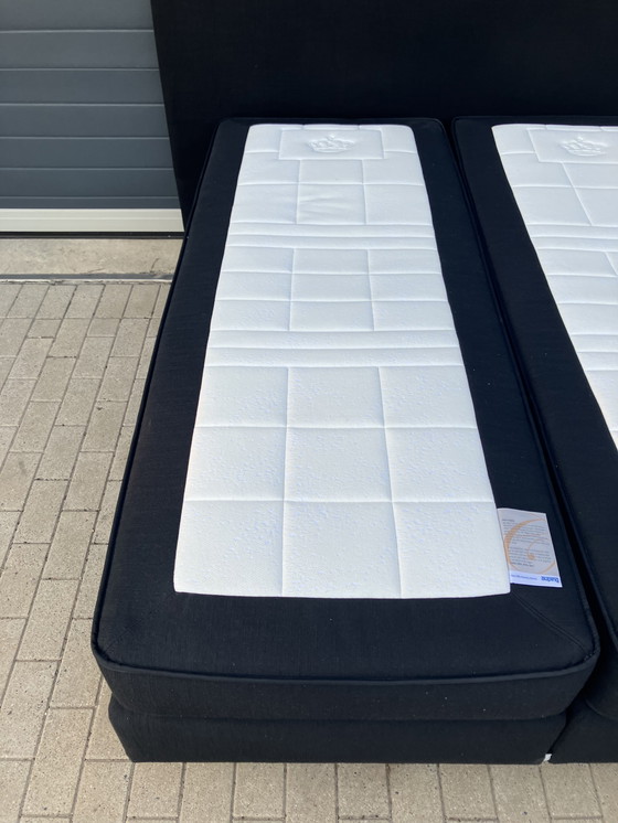 Image 1 of Auping Boxspring 160x200 nero con materassi Auping Cresto in ottime condizioni!