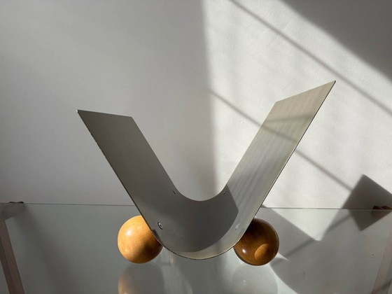 Image 1 of metalen (chroom/inox) tijdschriftenrek (houder) met houten bolvoeten