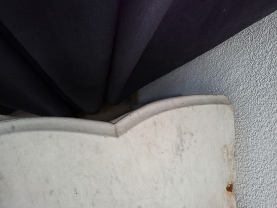 Image 1 of Tocador victoriano con tapa de mármol y patas de león