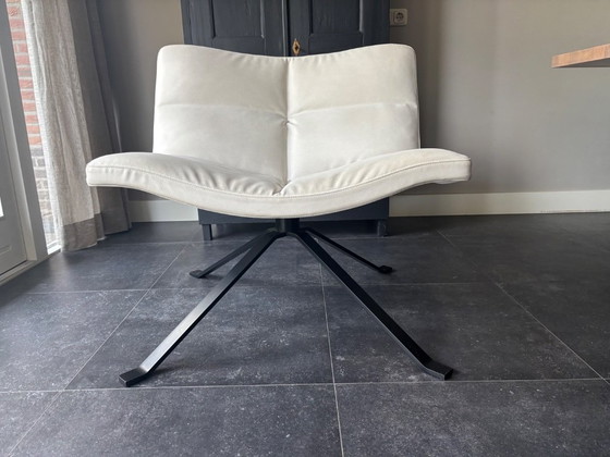 Label ecru swivel armchair – Leather (photo 3 of 5)