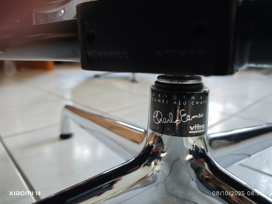 Image 1 of Sedia da ufficio Vitra EA124 di Charles e Ray Eames.