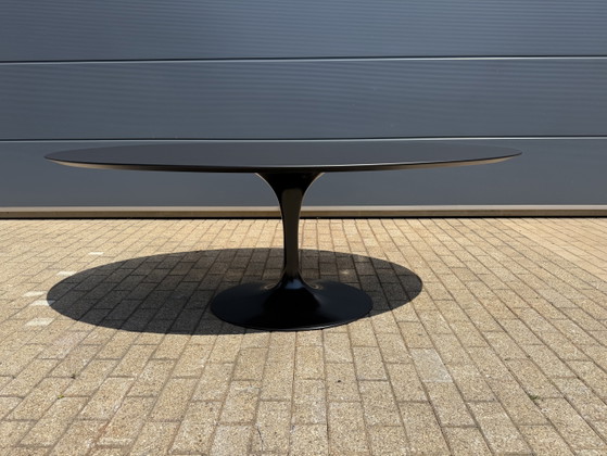 Image 1 of Mesa de comedor ovalada Knoll Tulip de 198 o 244 cm, laminada Feniks negra, Eero Saarinen