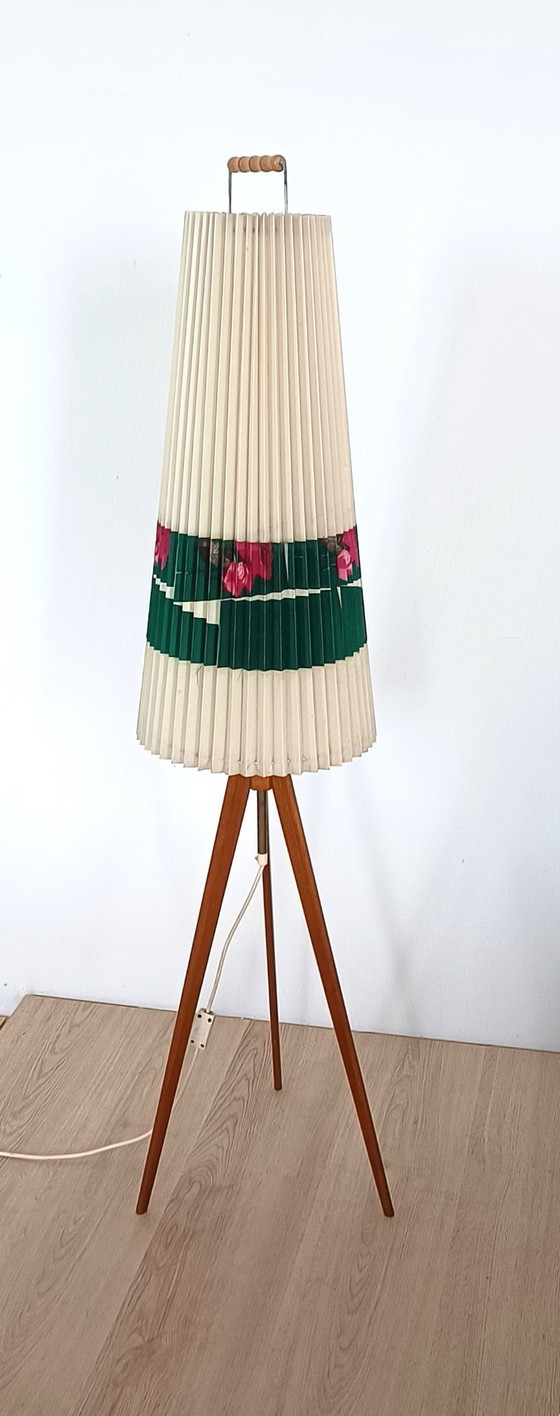 Image 1 of Lámpara de pie de los años 50 sobre trípode de madera