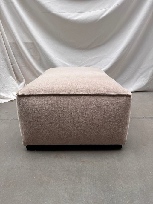 Vast gestoffeerde Dix pouf
