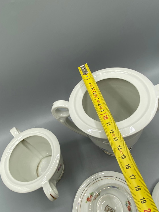 Cafetière, sucrier et tasse en porcelaine de Limoges - Petits motifs floraux et dorures – Objets déco (photo 7 of 8)