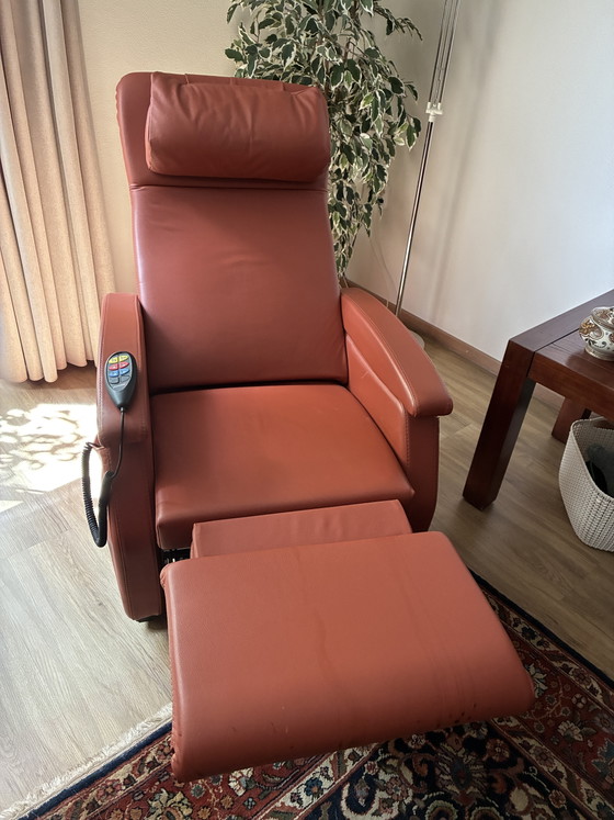 Poltrona Relax Elettrica con Funzione Alzapersona, Pelle Cognac – Fitform, Poltrone relax, Leather, Plastic (photo 4 of 8)