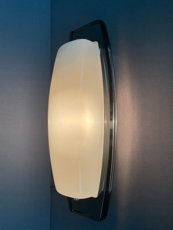 Image 1 of Veca attributable 1970s zeldzaam opaline glas en kristallen paar wandlampen.