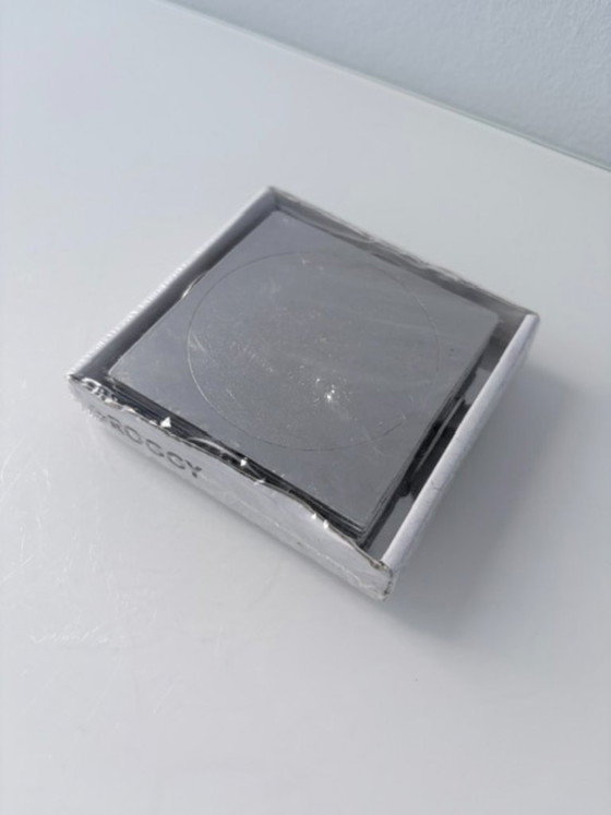 Sous-verres Ikea Groggy (6 pièces) dans un support, Accessoires de table, Métal, Gris, Modern (photo 3 sur 6)
