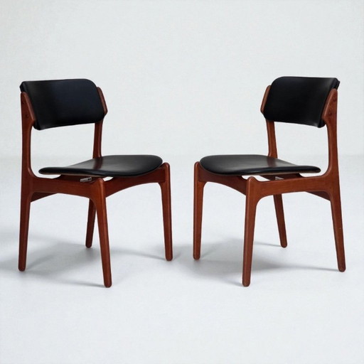 Anni '60, design danese di Erik Buch, modello 49, coppia di sedie, legno di teak.