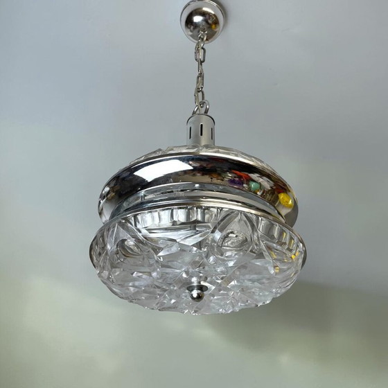 Lampada a sospensione in stile moderno italiano a forma di UFO, con vetro tagliato e cromo, anni '70. (photo 3 of 15)