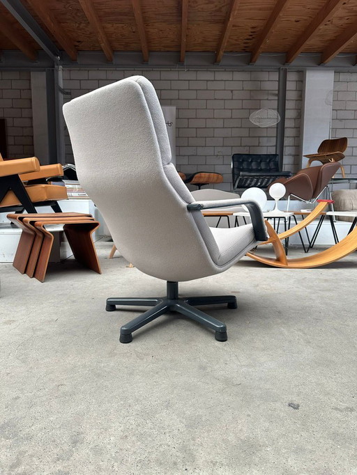 Poltrona Artifort F141 di Geoffrey Harcourt