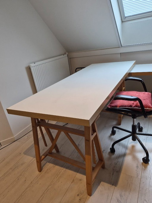 Schreibtisch mit Sideboard + Stuhl Magis Teatro TV560 von Marc Berthier