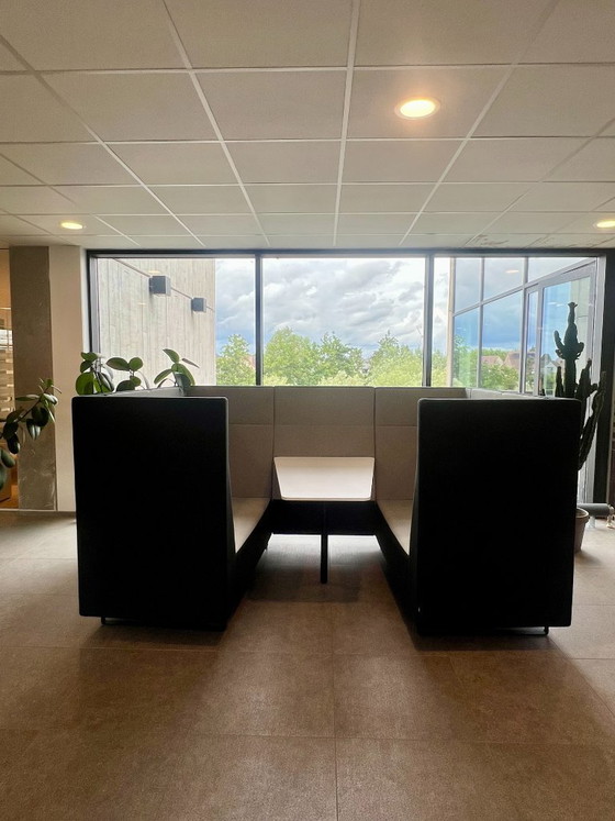 Image 1 of Gloednieuwe vergaderbox