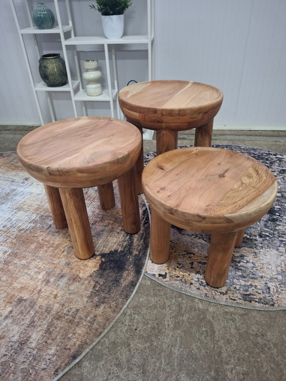 Image 1 of Set di 3 tavolini da caffè in legno massello di acacia, nuovi