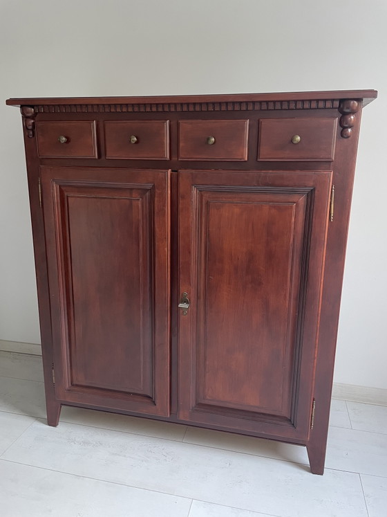 Image 1 of Klassischer Holzschrank