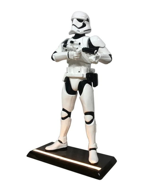 Image 1 of Escultura de fibra de vidrio - Personaje de cómic de héroe espacial - Blanco