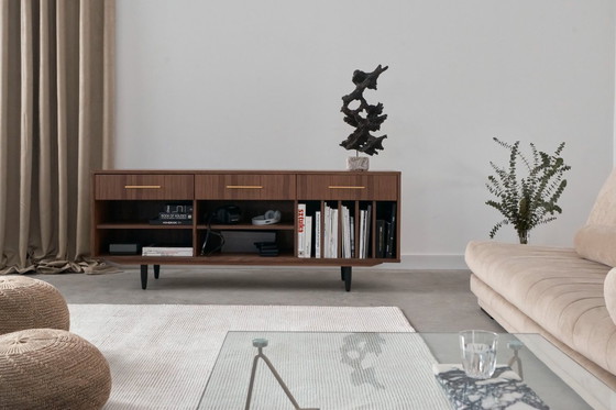 Image 1 of Cómoda giratoria de nogal O-S07 con tres cajones