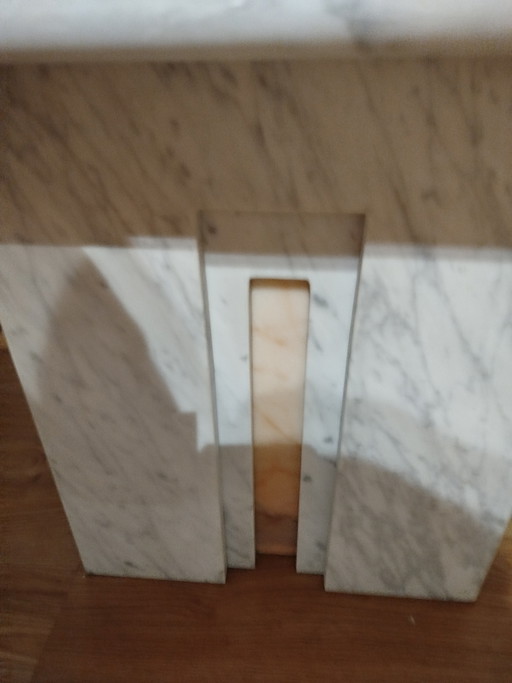 table basse en marbre de Carrare