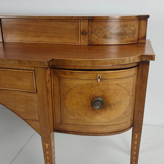 Image 1 of Engels dressoir in Georgische Revival-stijl – begin 19e eeuw