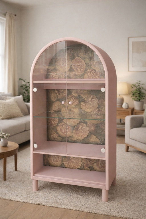 Roze gebogen kast
