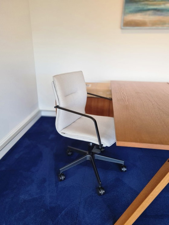 Image 1 of Design-Büromöbelset: Schreibtische (4+2), Stühle (4+2+Lounge), Sofa+Teppich. Teilweise reduziert!