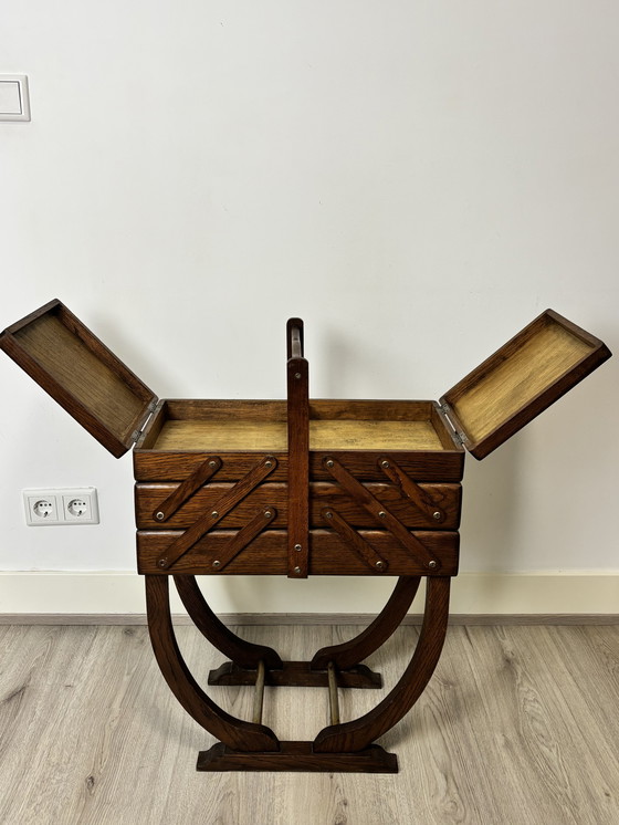 Image 1 of Boîte à couture/armoire à couture vintage en bois avec pieds 50-60