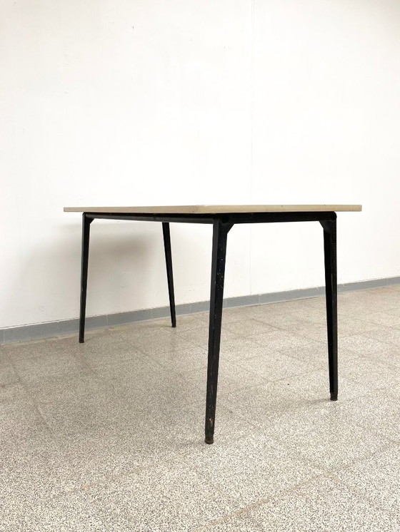 Image 1 of 4 sedie da pranzo Friso Kramer 'Revolt' dal design vintage + tavolo