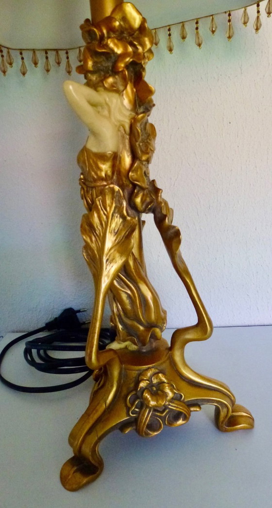 Image 1 of Bellissima lampada da terra in stile Art Déco con paralume di grande effetto.