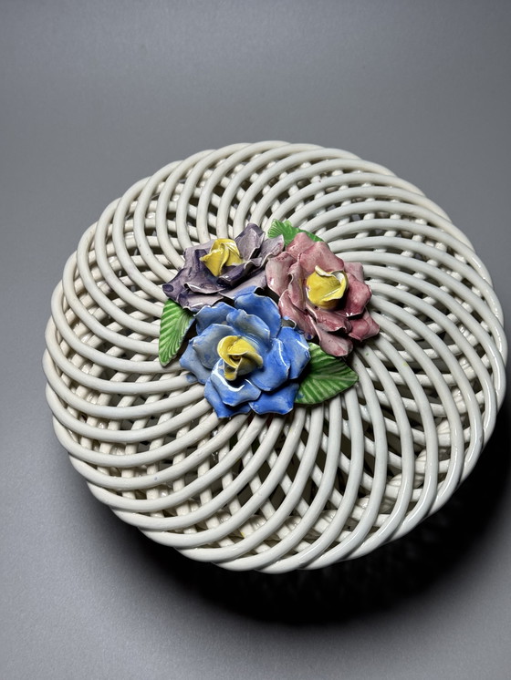 Image 1 of Grande cestino vintage in maiolica italiana con coperchio floreale