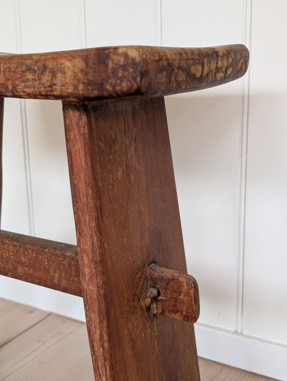 Antiker chinesischer Holzhocker / Sattelhocker – Wabi Sabi – Wood (photo 3 of 7)