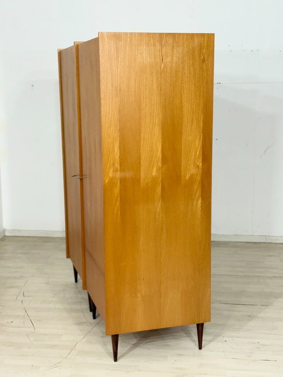 Image 1 of Bellissimo armadio di metà secolo / armadio per la biancheria / mobile in legno / armadio vintage