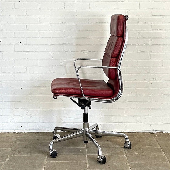 Image 1 of Vitra EA 219 Bürostuhl in rotem Leder, ikonisches Vintage Eames Design