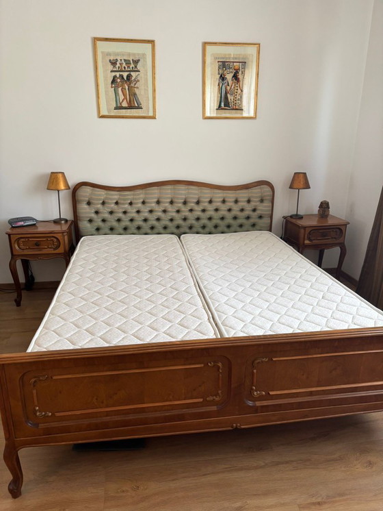 Image 1 of Vintage kaptafel, klassieke look met spiegel en kruk.