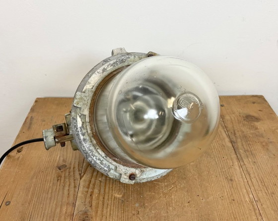 Image 1 of Lampe industrielle grise en fonte d'aluminium antidéflagrante, années 1970
