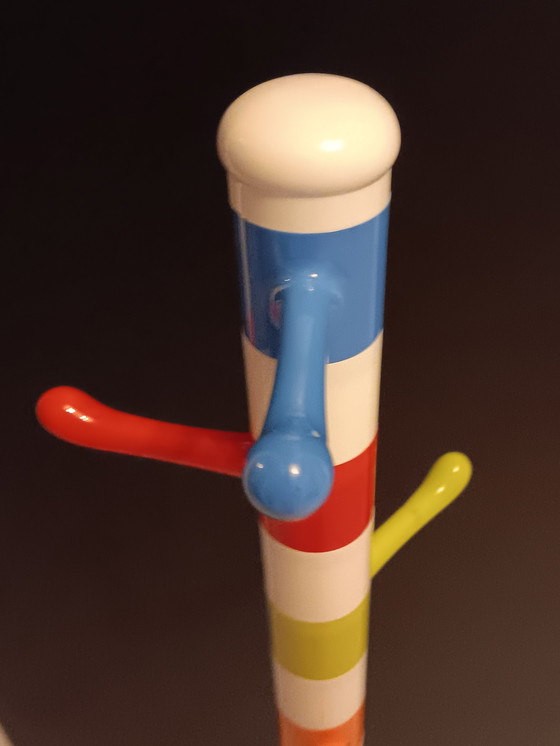 Image 1 of Perchero infantil de pie estilo Memphis IKEA