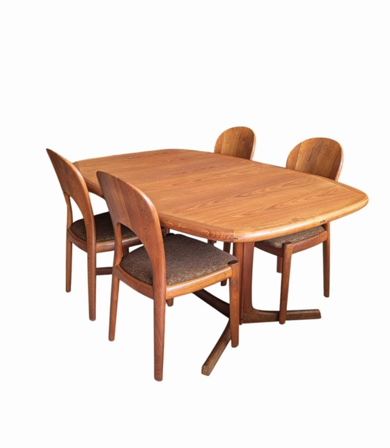 Image 1 of Table de salle à manger extensible vintage danoise en teck